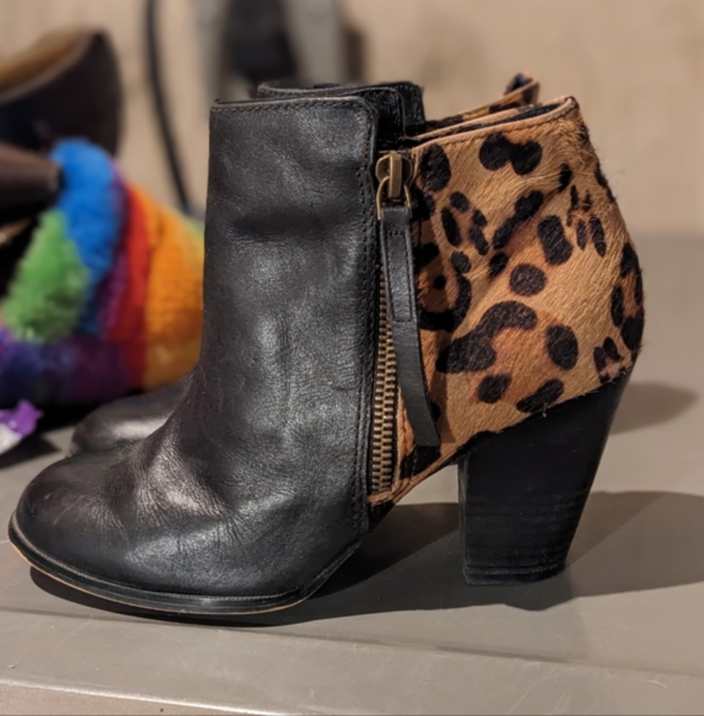 Aldo Boots Size 7.5 Black Leather And Leopard Print